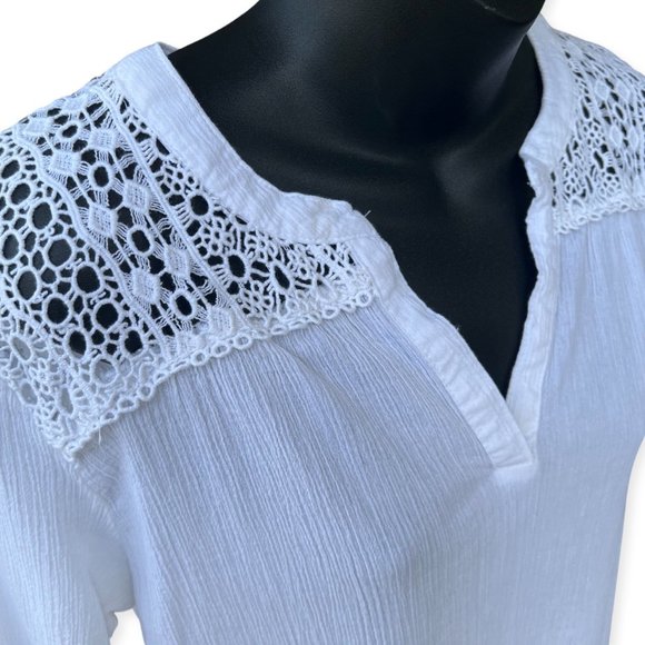 🌸4/$30🌸 Longsleeve Tunic with Eyelet Detailing - Picture 3 of 8